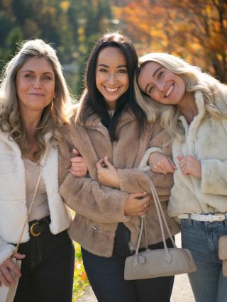 Ready, ženy? My ano😎 A kdybychom si každá měly vybrat 3 „must-have“ produkty z celé značky, sáhly bychom po těchto:...