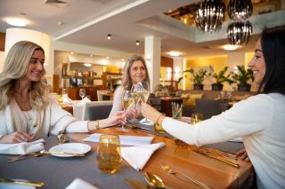 Užijte si dnešní kouzelný den po boku svých blízkých ❤️ My se na pár dnů "vypínáme" a budeme ready zase v pondělí 29.12....